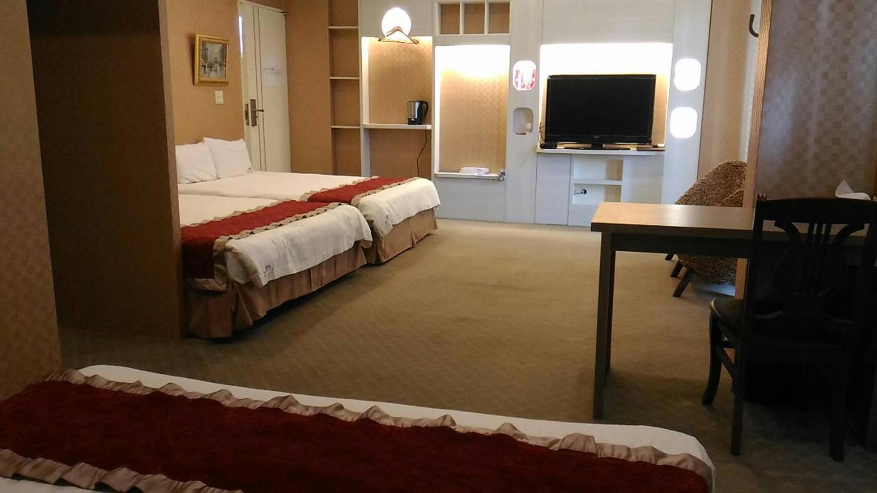 Empire Pacific Castle Hotel Yangmei Стая снимка