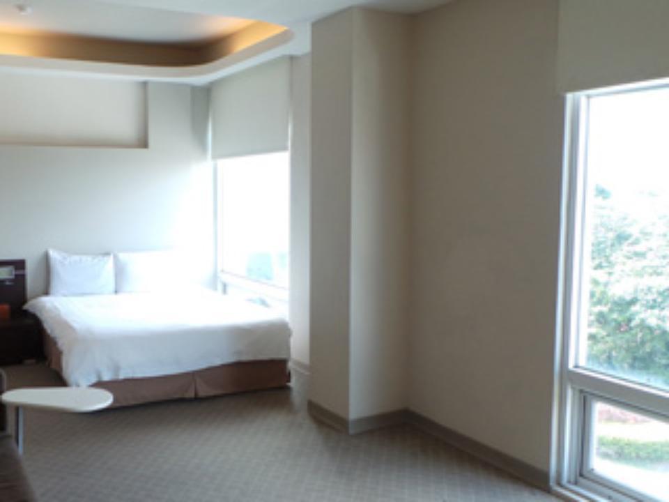 Empire Pacific Castle Hotel Yangmei Екстериор снимка