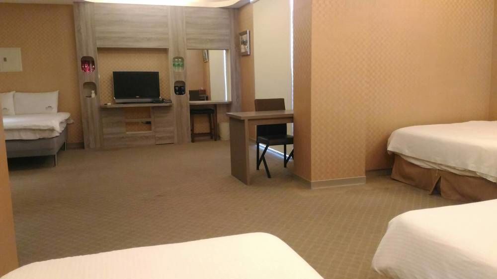 Empire Pacific Castle Hotel Yangmei Екстериор снимка