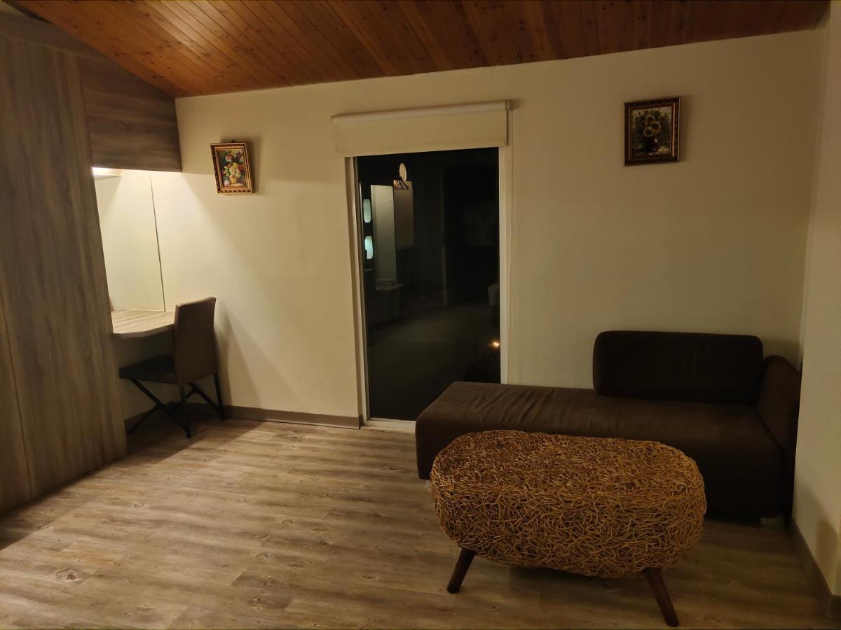Empire Pacific Castle Hotel Yangmei Екстериор снимка